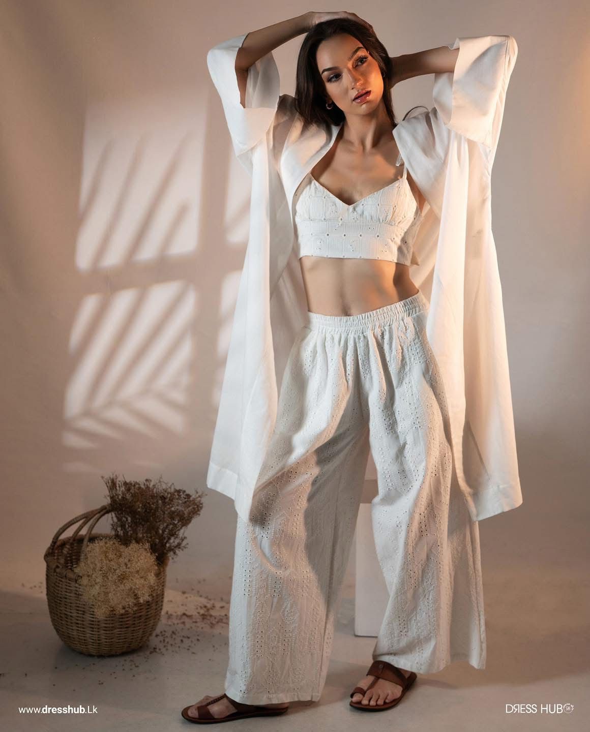 Aura All-White-Black Three-Piece Kit