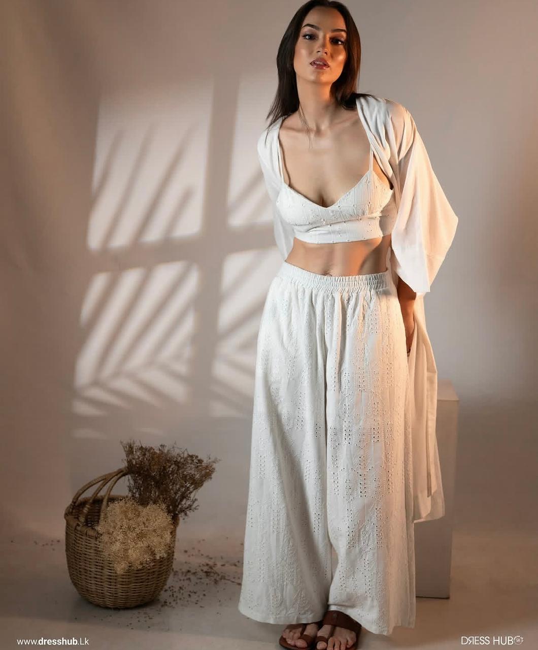 Aura All-White-Black Three-Piece Kit